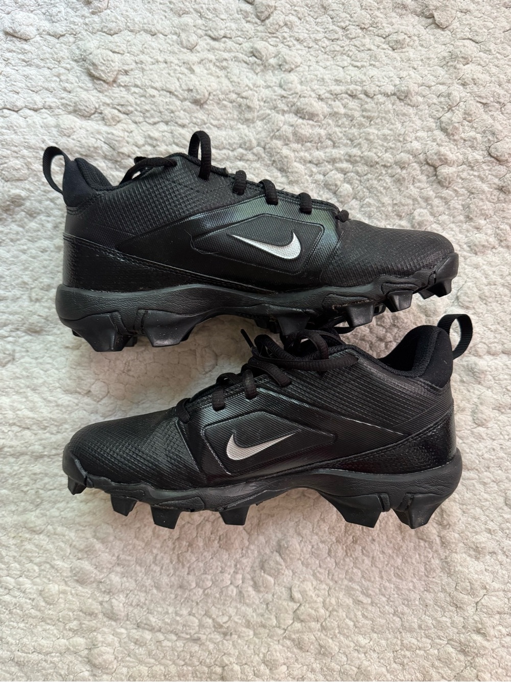 Nike Kids Menace 4 Shark Athletic Cleats size 4